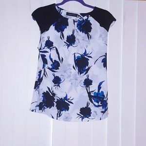 Pretty sleeveless top